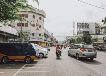 Car vs Motorcycle: Which Is the Best Option for City Transport?