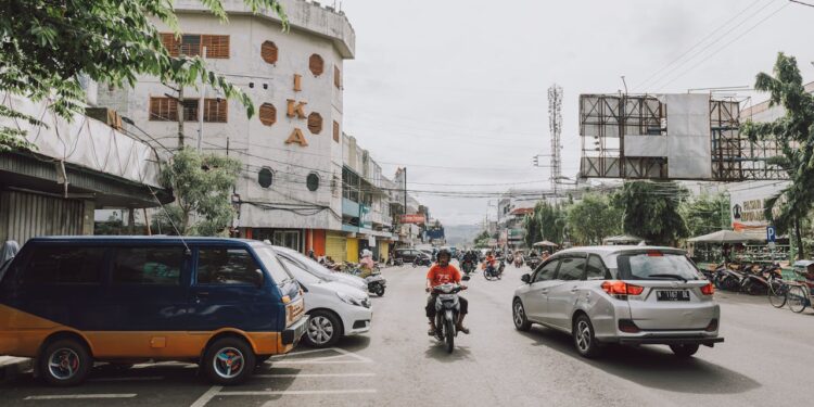 Car vs Motorcycle: Which Is the Best Option for City Transport?